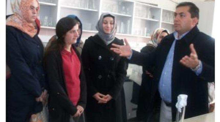 Bur&ccedil;lu &Ouml;ğrenciler Ziraat Fak&uuml;ltesinde