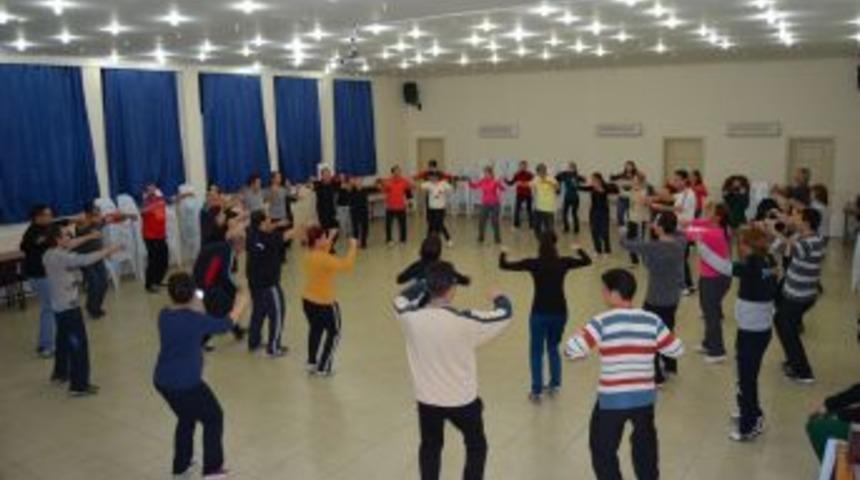 Silifkeliler Halk Oyunları Kursuna Akın Ediyor