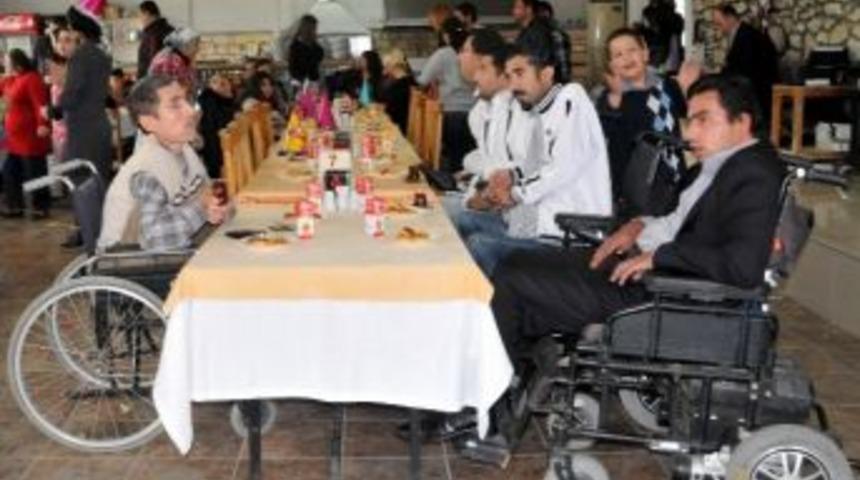 Bu Yılbaşı Kutlamasında Engel Yok