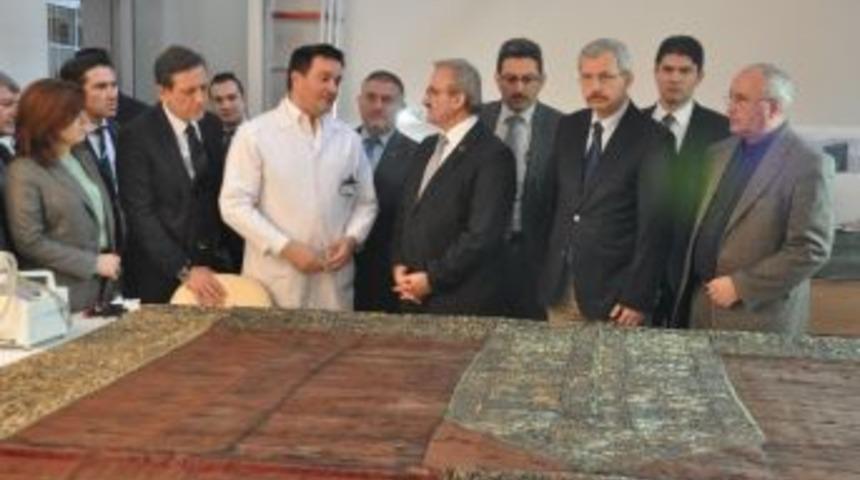 Vali Karaloğlu, 5 Asırlık Kabe &Ouml;rt&uuml;s&uuml;n&uuml; İnceledi