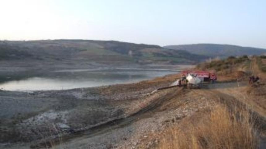 Su Seviyesi D&uuml;şen G&ouml;lete Şark&ouml;y Belediyesi'nden Tankerli Su Desteği