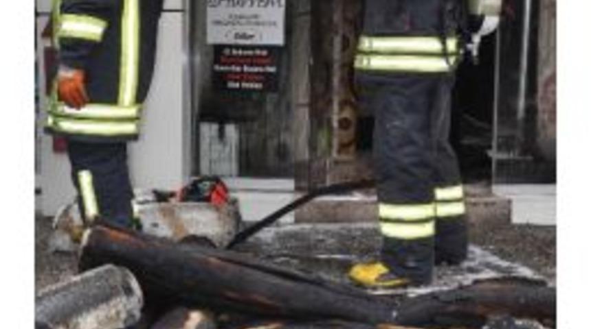 Halı D&uuml;kkanında Yangın