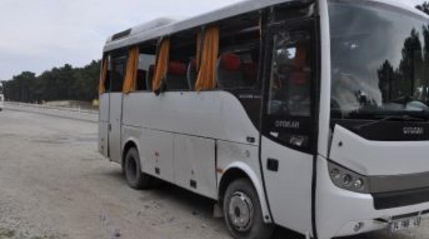 Tur Otob&uuml;s&uuml; Devrildi: 3'&uuml; Turist 5 Yaralı
