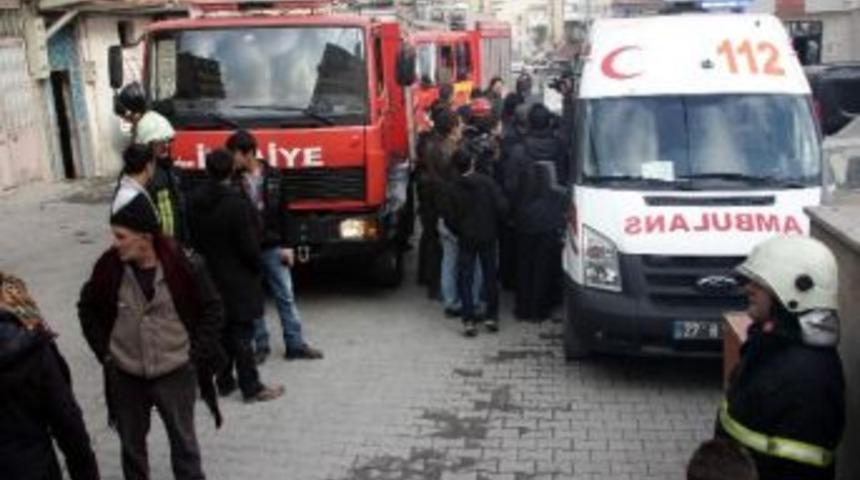 Yangından Zehirlenen 8 Kişi Hastaneye Kaldırıldı