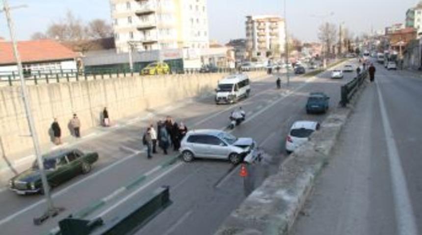 3 Metrelik K&ouml;pr&uuml;den U&ccedil;an Ara&ccedil;tan Burnu Kanamadan &Ccedil;ıktı