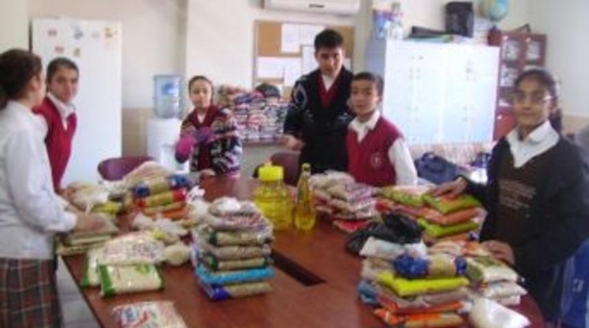 D&ouml;rtyol'da &Ouml;ğrencilerden İhtiya&ccedil; Sahibi Ailelere Gıda Yardımı
