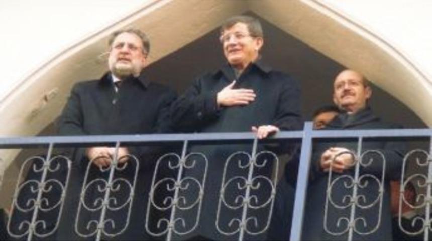 Bakan Davutoğlu Van'da Esnafı Ziyaret Etti