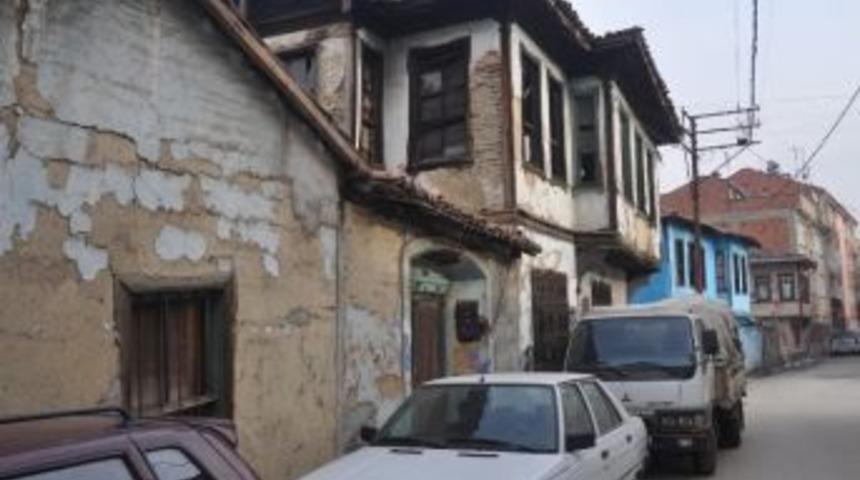 İneg&ouml;l'de Tehlike Arz Eden Metruk Binalar Yıktırılacak