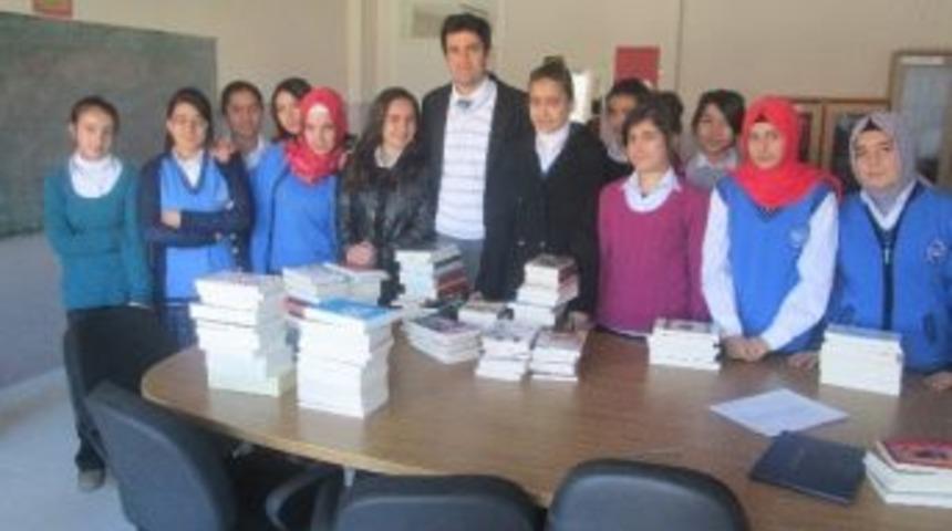 Besni Anadolu Sağlık Meslek Lisesine Merinos&rsquo;dan Kitap Yardımı