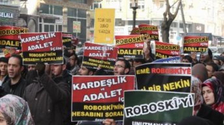 &Ouml;zg&uuml;r-der Uludere Olayını Diyarbakır'da Protesto Etti