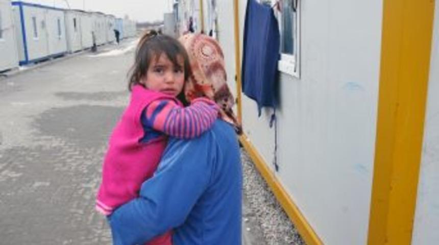 Suriyeli M&uuml;lteciler Kışı Sıcak Konteynerlerde Ge&ccedil;iriyor