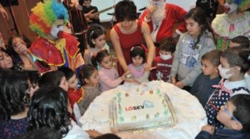L&ouml;sev&rsquo;li &Ccedil;ocuklar Yeni Yılı Maskelerini Atarak Kutladı