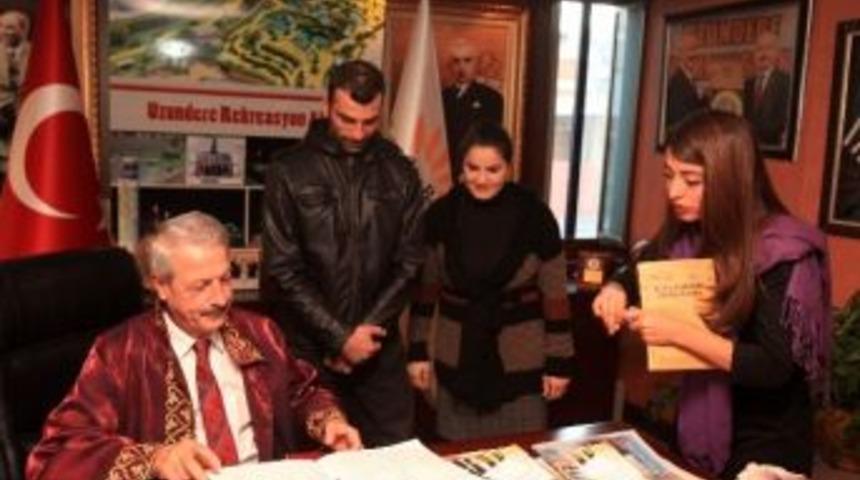 Başkan Kürüm Makamında Nikah Kıydı