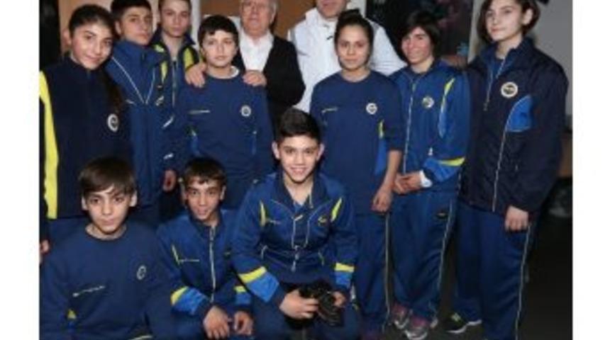 Fenerbahçeli Genç Boksörlerden Başkan Aziz Yıldırım’a Ziyaret