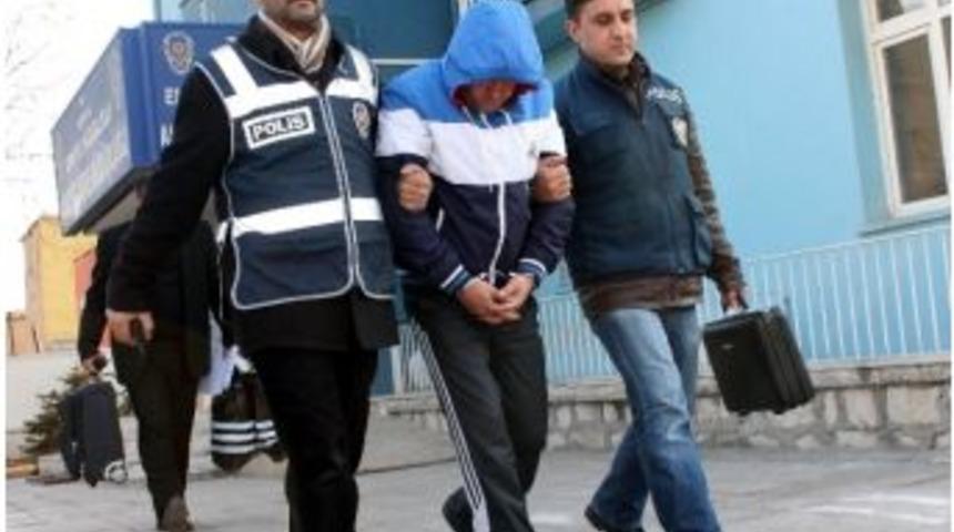 T&uuml;rk Lirasını Dolara &Ccedil;evirme Bahanesiyle 80 Bin Lira Dolandırdı