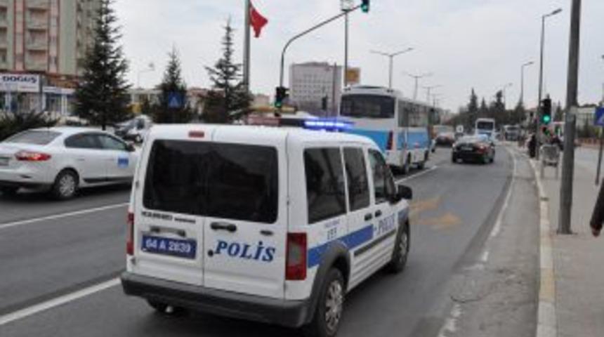 Uşak&rsquo;ta Otob&uuml;sten Yanlışlıkla Indirilen Valiz Polisi Alarma Ge&ccedil;irdi