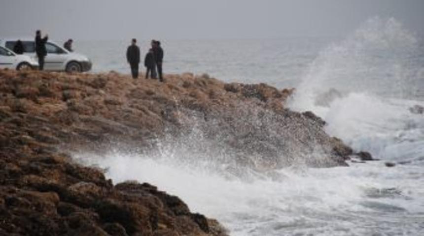 Sağanak Yağış Manavgat'ta 2 G&uuml;n Etkili Olacak