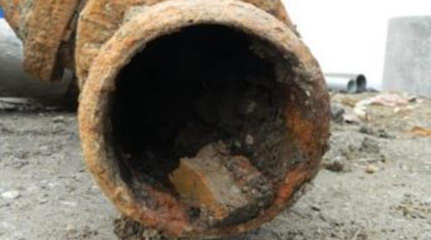 60 Yıllık Su Boruları Zehir Sa&ccedil;ıyor