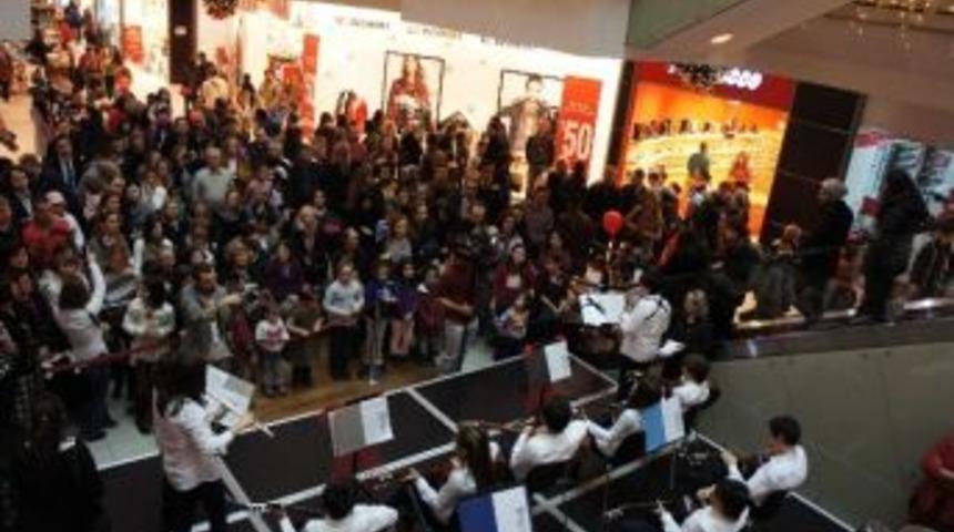 Espark'ta Miniklerin Yeni Yıl Konseri