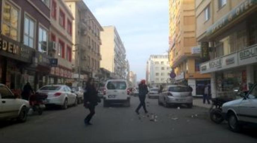 İskenderun'da Fırtına Hayatı Olumsuz Etkiledi