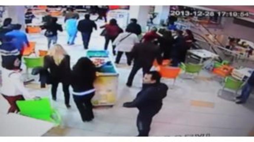 Depremde Panik Anı Kameralara Yansıdı