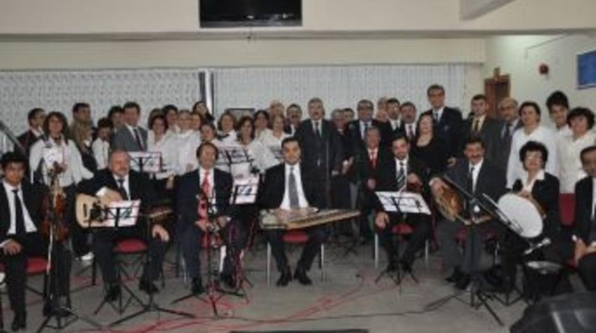 Nazilli'de Huzurevi Sakinleri Yılbaşını Erken Kutladı