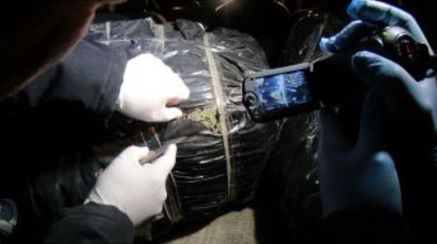 'Dur' Ihtarına Uymayan Kamyonette Uyuşturucu Ele Ge&ccedil;irildi