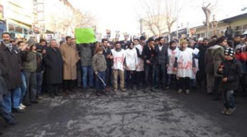 Roboski&rsquo;de Yaşamını Yitirenler Erzurum&rsquo;da Anıldı