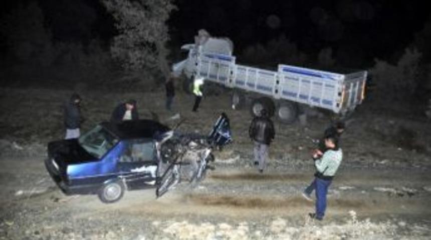 Uşak&rsquo;ta Feci Kaza: 2 &Ouml;l&uuml;, 2 Yaralı