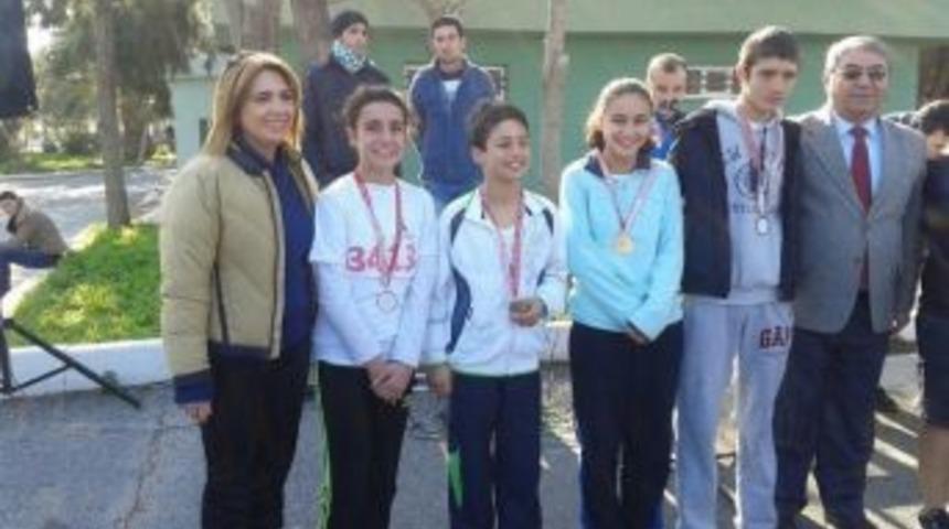 Zeytinalanı G&uuml;lter Osman Ponner Ortaokulu Atat&uuml;rk Kır Koşusunda Başarılı Oldu