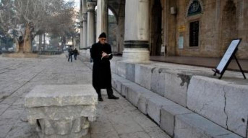 Emekli M&uuml;ezzinin İlgin&ccedil; Kayıt Defteri