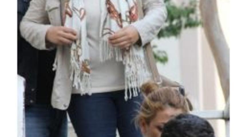 Kız &Ouml;ğrencilerin "kaşarlı &Ouml;dev" Kavgası