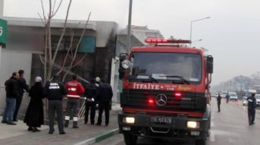 Madde Bağımlısı Gen&ccedil; Banka Yaktı