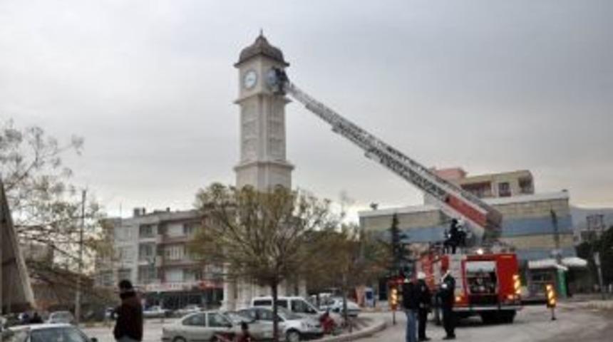 Kırkağa&ccedil;'ta Saat Kulesinin Saatleri Tekliyor