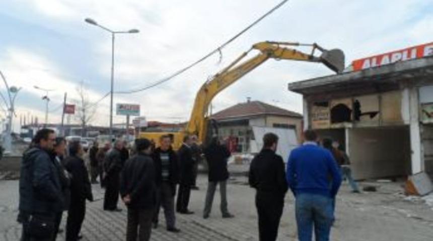 Şehirlerarası Eski otob&uuml;s terminali binası yıkıldı