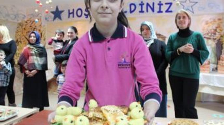 Menderes Koleji'nde Yemek Şenliği