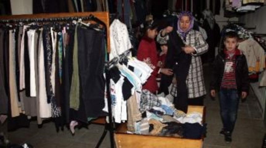 Şefkat Mağazasında Giyinen &Ccedil;ocuklar Artık &Uuml;ş&uuml;m&uuml;yor