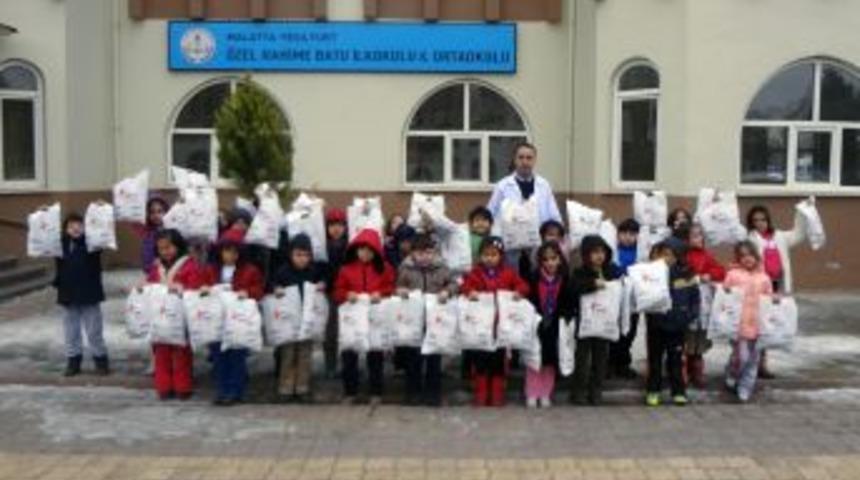 Malatyalı &Ouml;ğrencilerden Diyarbakırlı Kardeşlerine Hediye