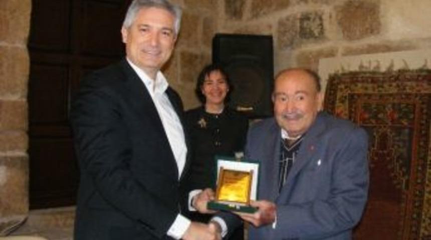 Tarihi Konakta &Ouml;nce Vefa T&ouml;reni Sonra Yıla Veda Konseri