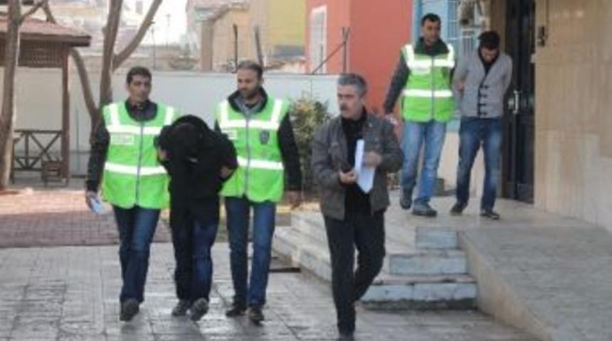 Hırsız, Arkadaşının Evini De Soymuş