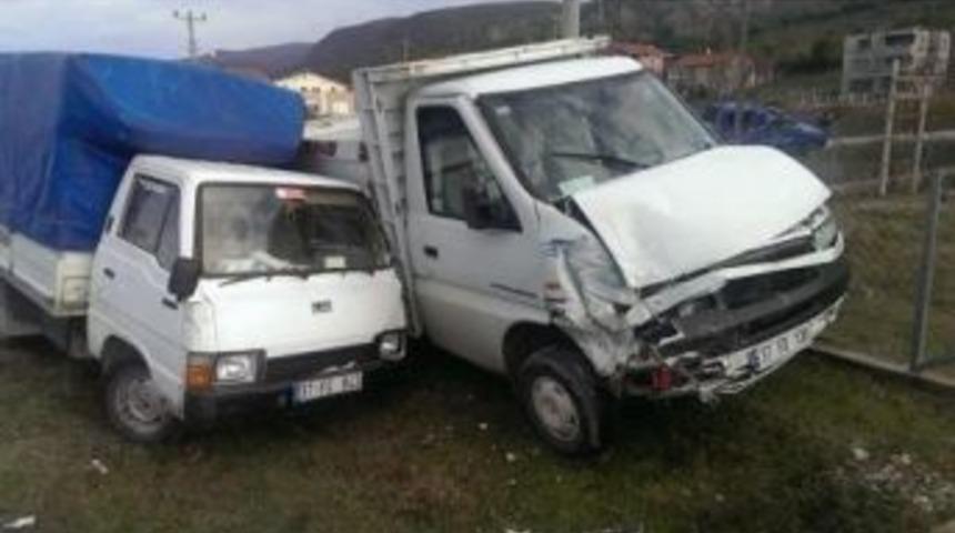 Cide'de Trafik Kazası: 1 Ağır Yaralı