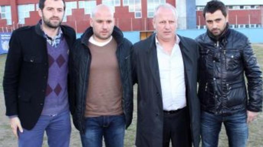 Pazarspor'un Yeni Teknik Direkt&ouml;r&uuml; &Ccedil;elik G&ouml;reve Başladı