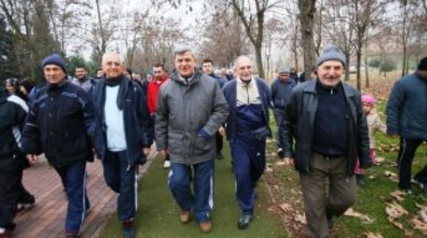 Başkan Karaosmanoğlu, Yeni Yıl Y&uuml;r&uuml;y&uuml;ş&uuml;ne Katıldı