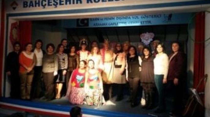 Bah&ccedil;eşehir Kolejinde Miniklere Tiyatro