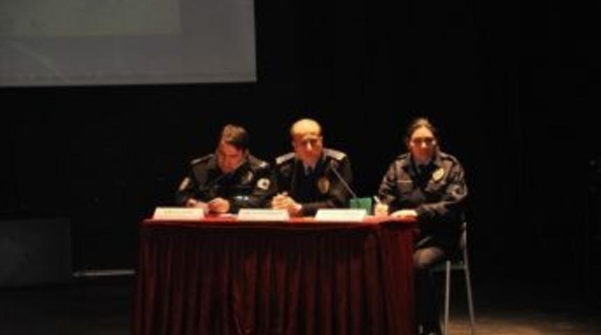 Trafik Polisi İle Fahri Trafik M&uuml;fettişleri İlişkilerinin G&uuml;&ccedil;lendirilmesi Toplantısı