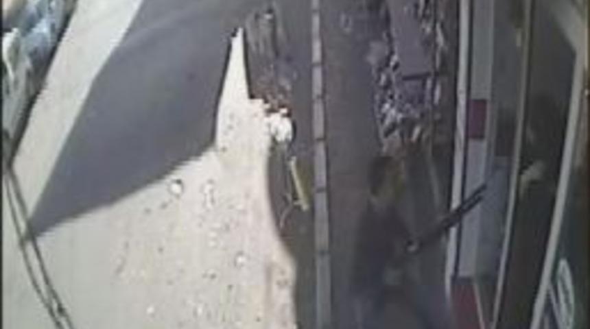 Kadın Cinayeti G&uuml;venlik Kamerasına Yansıdı