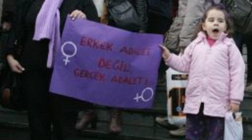 Kadınlar Şiddeti Protesto Etti