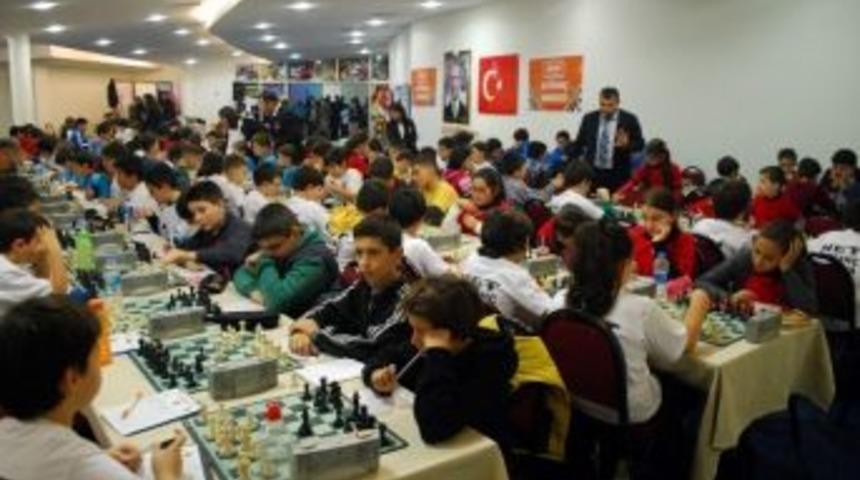 Antalya Yıldızlar Ve &Ccedil;ocuk Santran&ccedil; Ligi Başladı