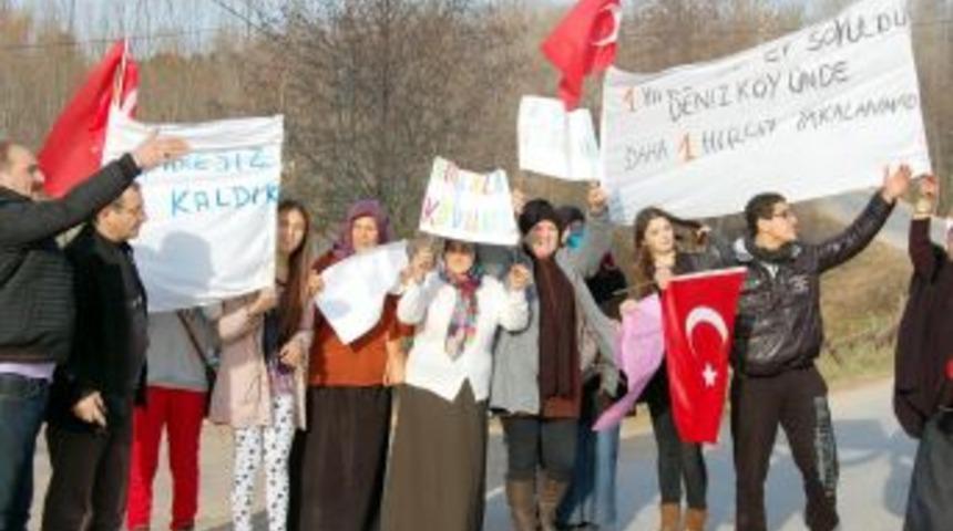 Gurbet&ccedil;iler, Hırsızlığa Tepki I&ccedil;in Yolu Ulaşıma Kapattı