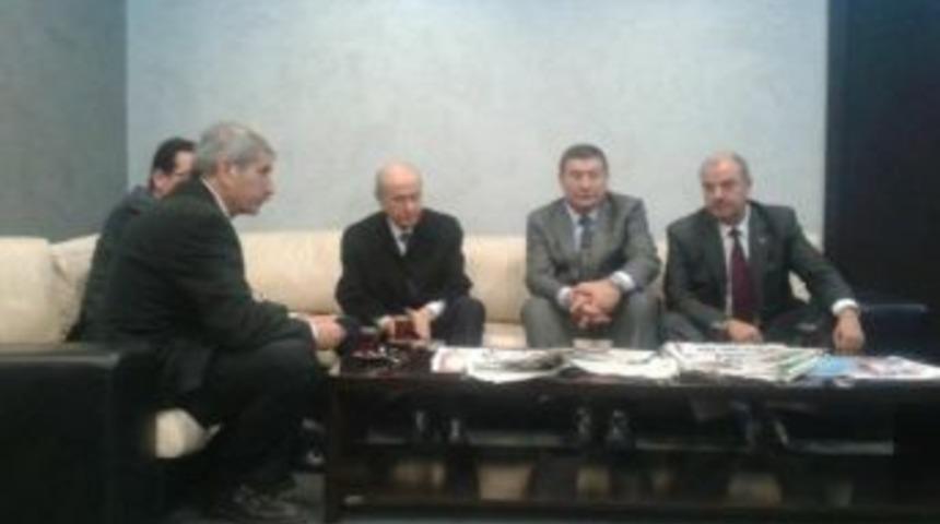 Adnan Menderes Havaalanı&rsquo;nda Ak Parti Ve Mhp Yoğunluğu